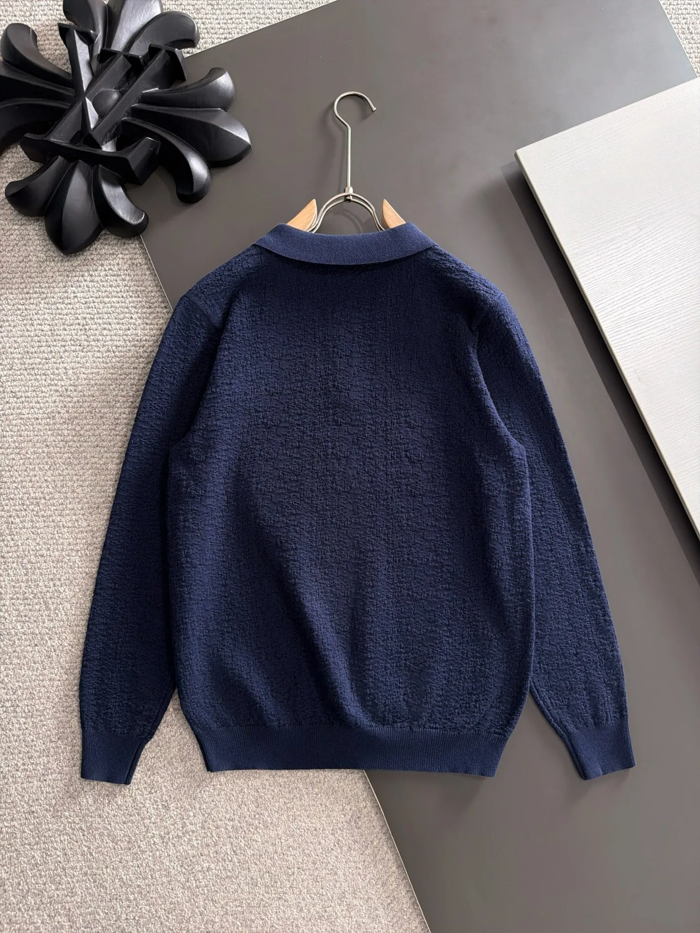 Next day shipment LP high quality Loro Piana 26ss autumn and winter New Arrival knitted sweater long sleeves Made of one-on-one combed cotton yarn knitted fabrics, no pressure in and out of the counter Exclusive control of raw materials It feels substantial when weighed, and the upper body is more textured than ordinary T-shirts. This texture can handle the weather easily and is suitable for both hot and cold! Loose fit design, looks noble. The only correct version is available Size: M to XXXL